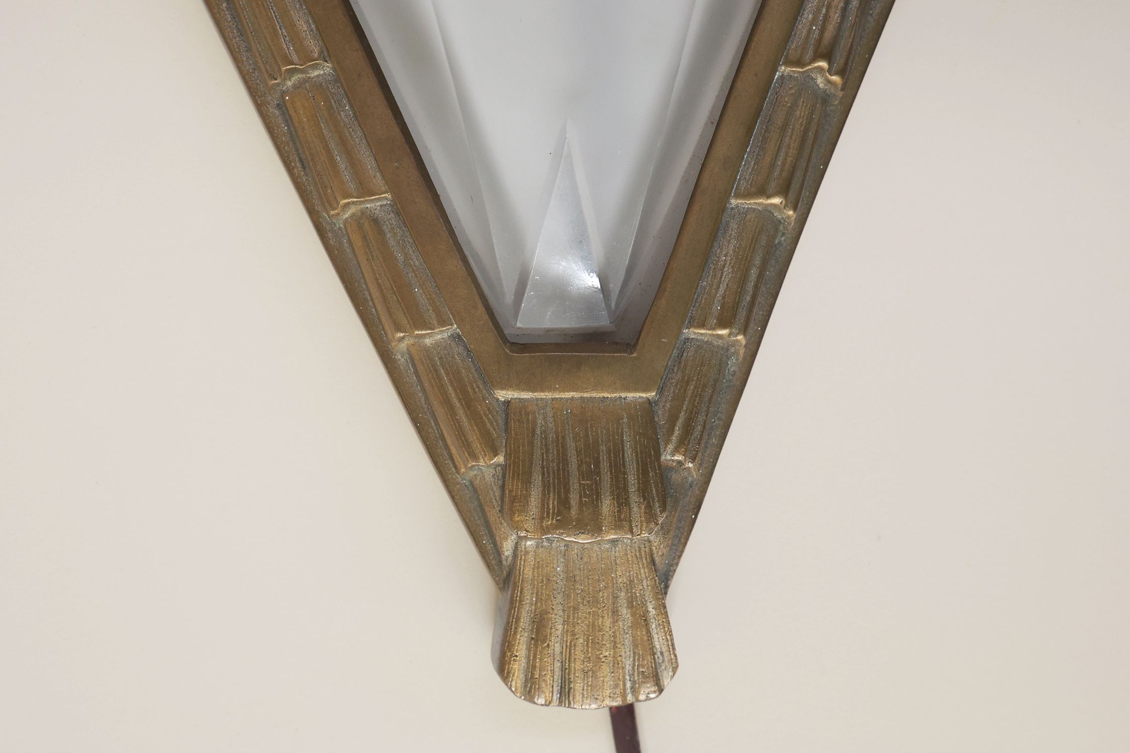 French Art Deco wall scone with frosted molded-pressed glass shade, 1920sthumbnail
